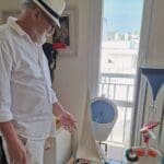 חיים בירן – הפסל "מכתב למרסל"- בין שלום לעימות – המים עלולים להשתנות לדם (צילום: רחלי אורבך)