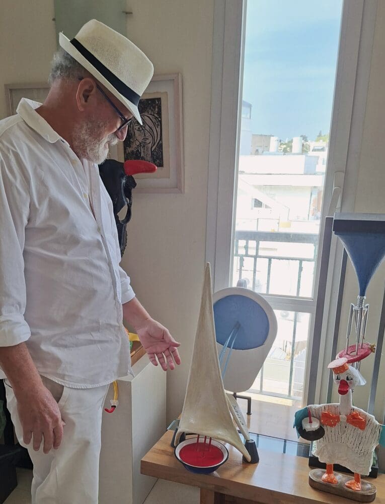 חיים בירן - הפסל "מכתב למרסל"- בין שלום לעימות - המים עלולים להשתנות לדם (צילום: רחלי אורבך)
