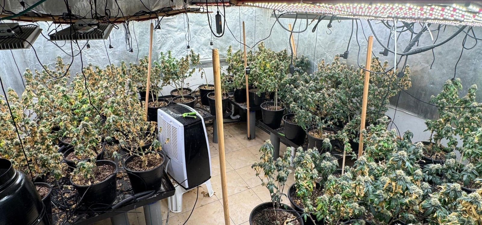 מעבדה לייצור חומרים החשודים כסמים מסוג 
