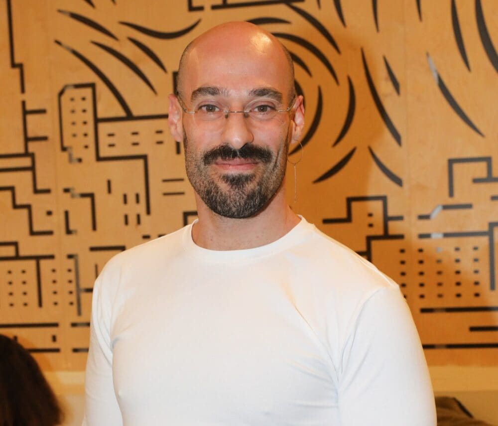 עוז זלוף, אוצר החממה לאמנות מקום (צילום: ענת חרמוני)