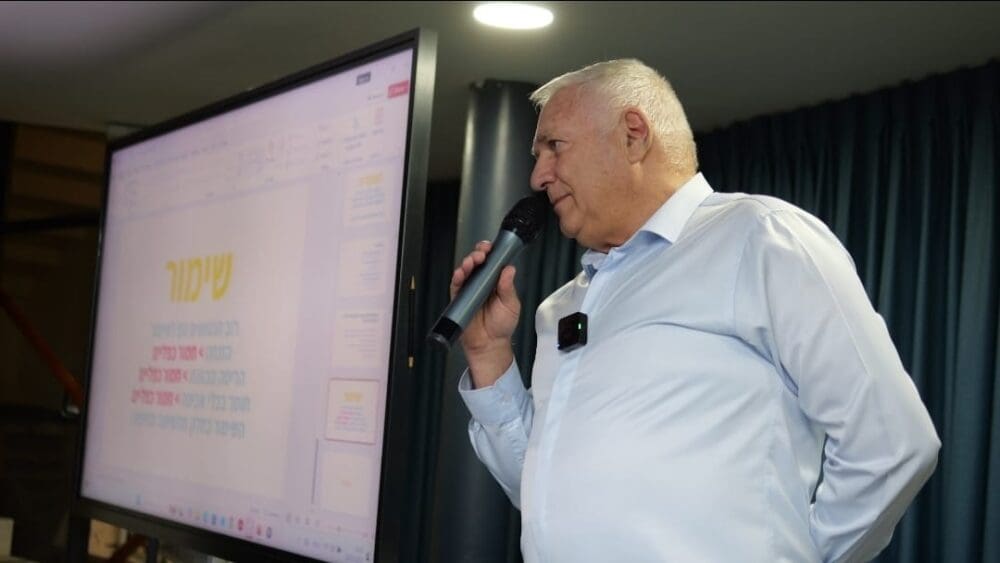 סגן ראש העיר אביהו האן בכנס (צילום: פלג לוי)