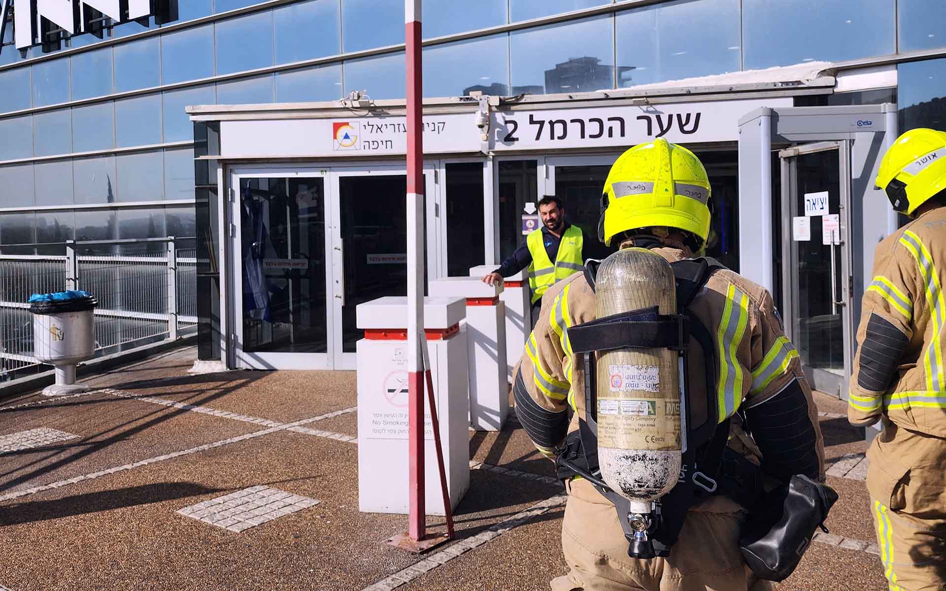שריפה במחסן בקניון עזריאלי חיפה 21/11/25 (צילום: כבאות והצלה)