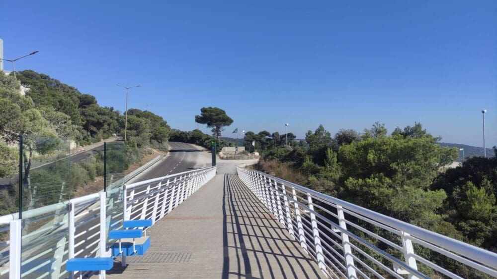 הגשר הלבן (צילום: הודיה חטר ישי)