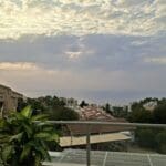 בבית אדגר כיאט – מבט ממרפסת מעונו אל מורדות ההר ואל הים (צילום: רחלי אורבך)