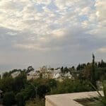 בבית אדגר כיאט – מבט אל הים ממרפסת מעונו (צילום: רחלי אורבך)