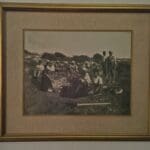במשרדי משפ' כיאט – תמונת עבר: באתר חפירה למציאת עתיקות, בחליפה…יחדיו עם הפועלים (צילום: רחלי אורבך)
