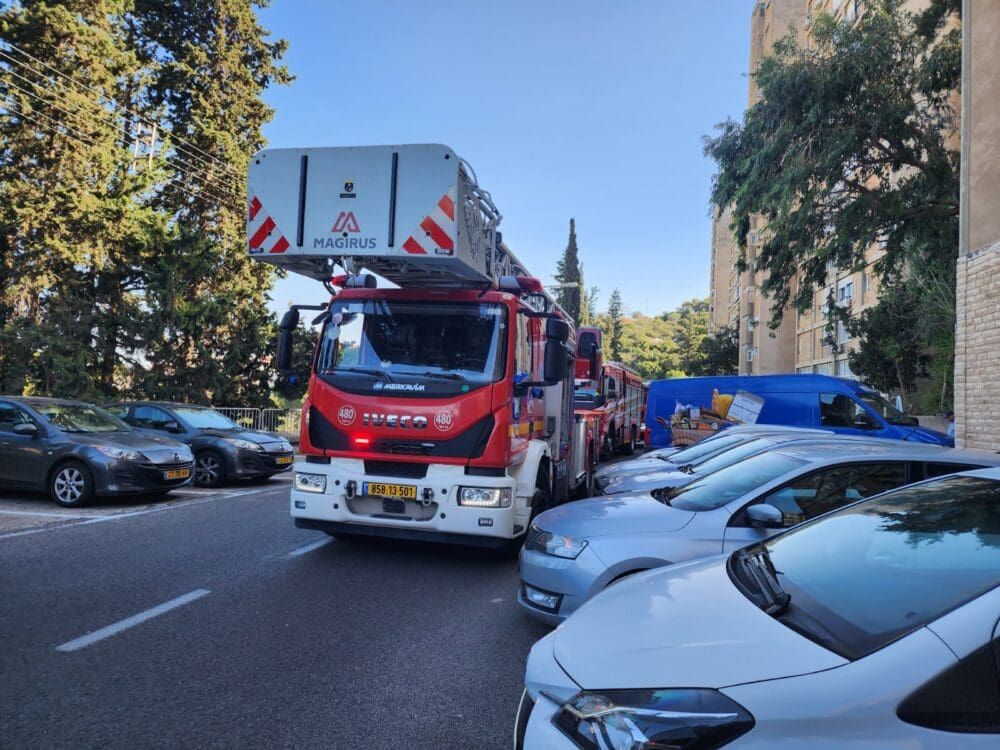 רכב כיבוי ברחוב הפרחים בחיפה (צילום: כבאות והצלה)