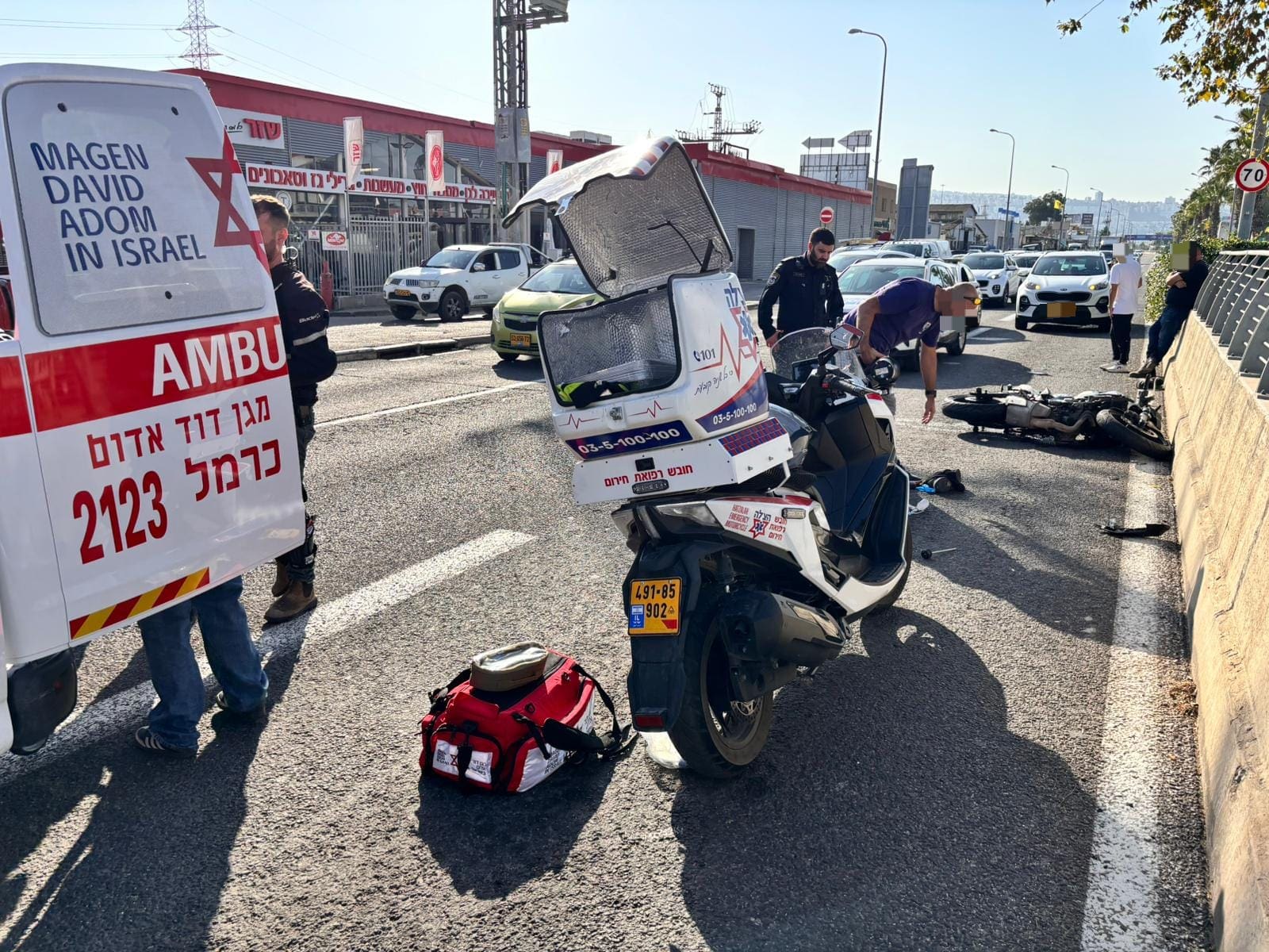 תאונת דרכים עם מעורבות אופנוע בשדרות ההסתדרות (צילום: ארגון הצלה)