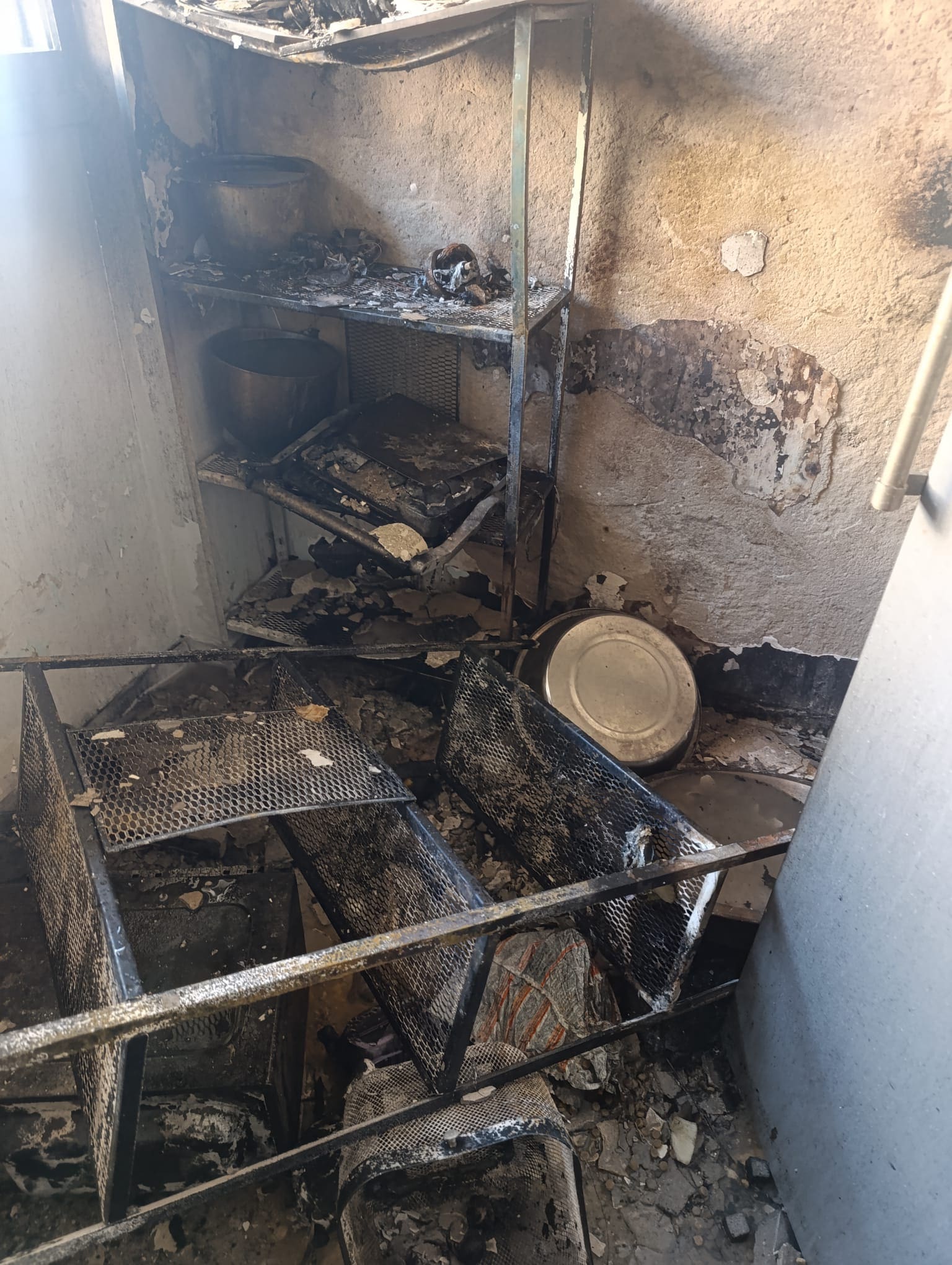 שריפה בדירה בחיפה (צילום: כבאות והצלה)