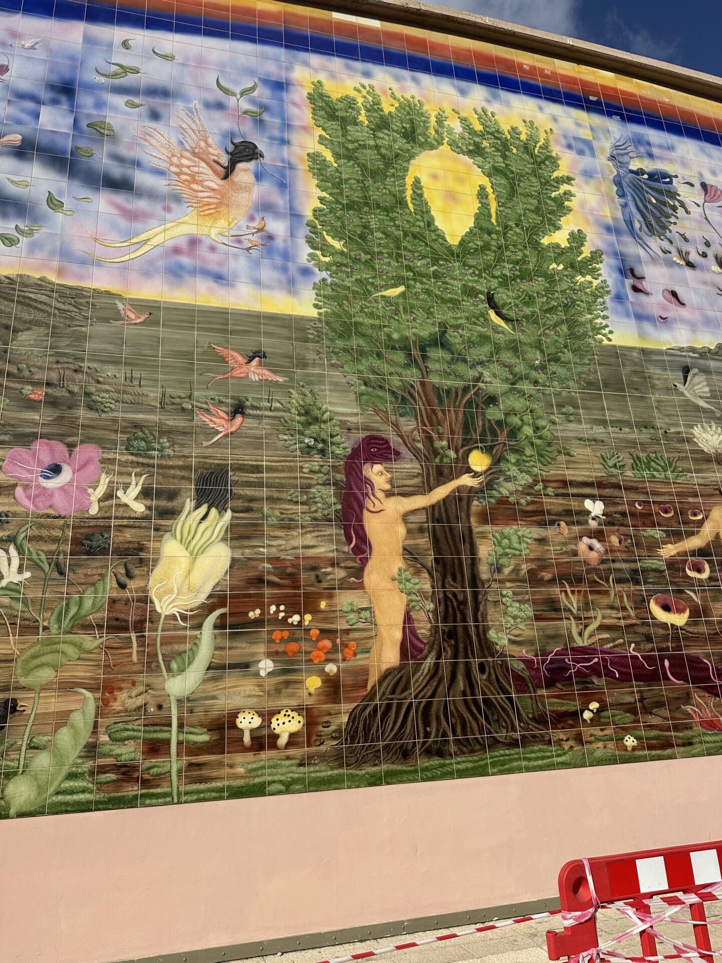 קיר אמנותי ענק בחיפה (צילום: בסט בנייה)