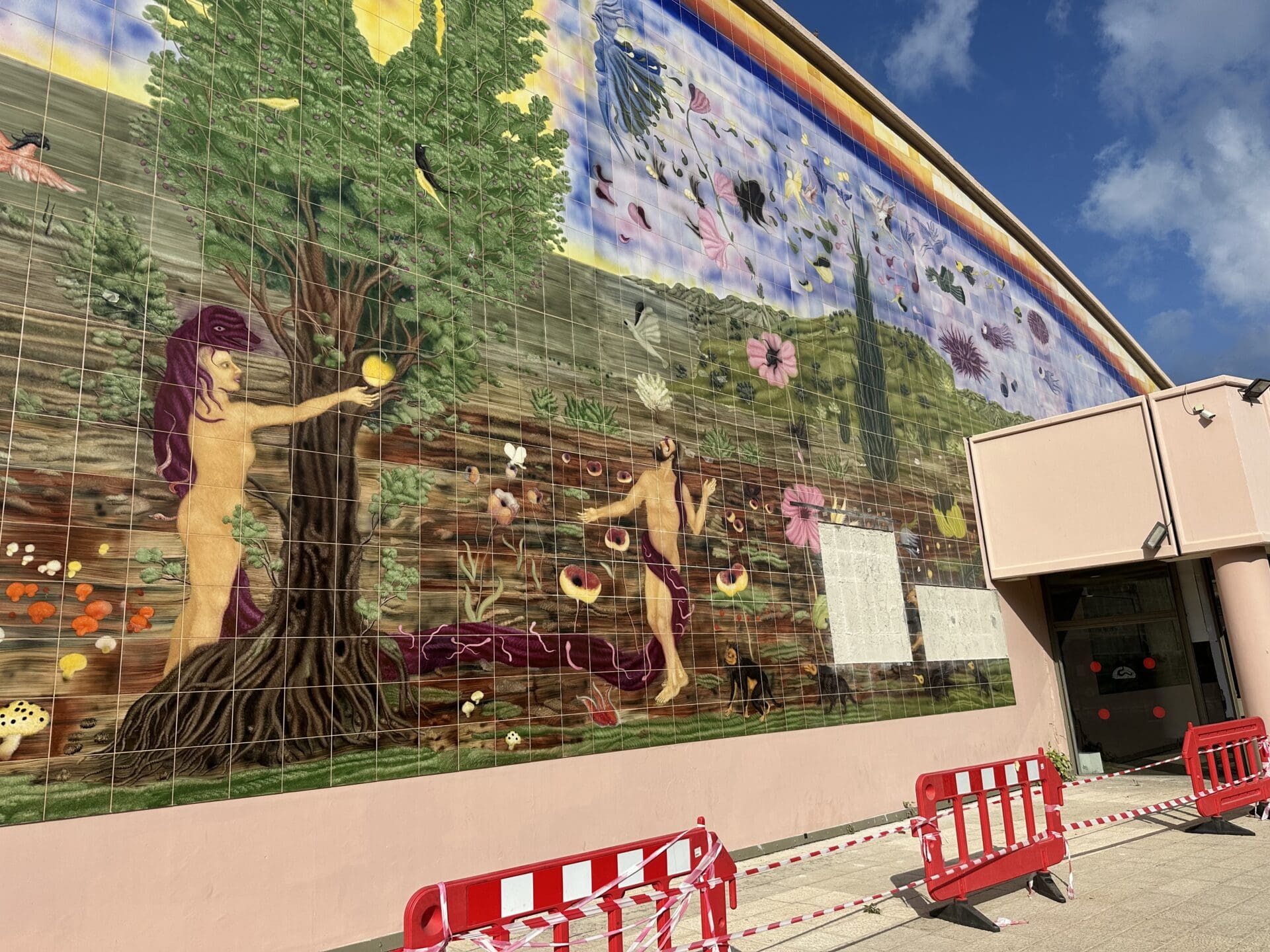 קיר אמנותי ענק בחיפה (צילום: בסט בנייה)
