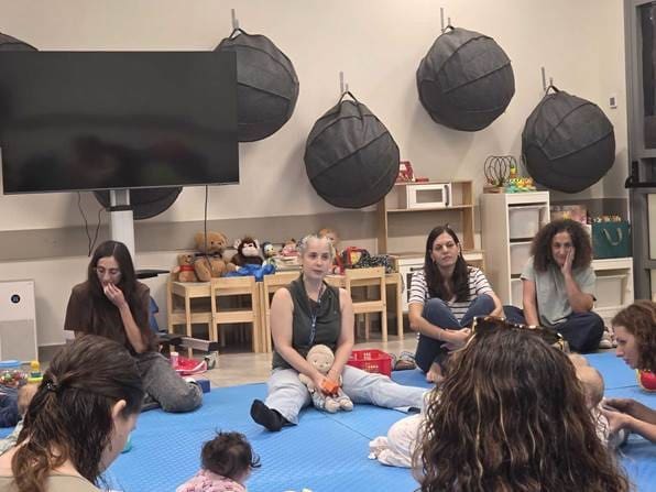 מפגש בנושא התפתחות הילד בשילוב מרכז הצעירים בקרית ביאליק (צילום: ליעד צוקר אלדן)