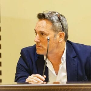רני בנדר במועצת העיר (צילום: ירון כרמי)