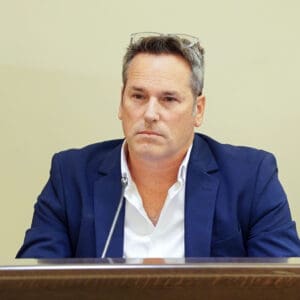 רני בנדר במועצת העיר (צילום: ירון כרמי)