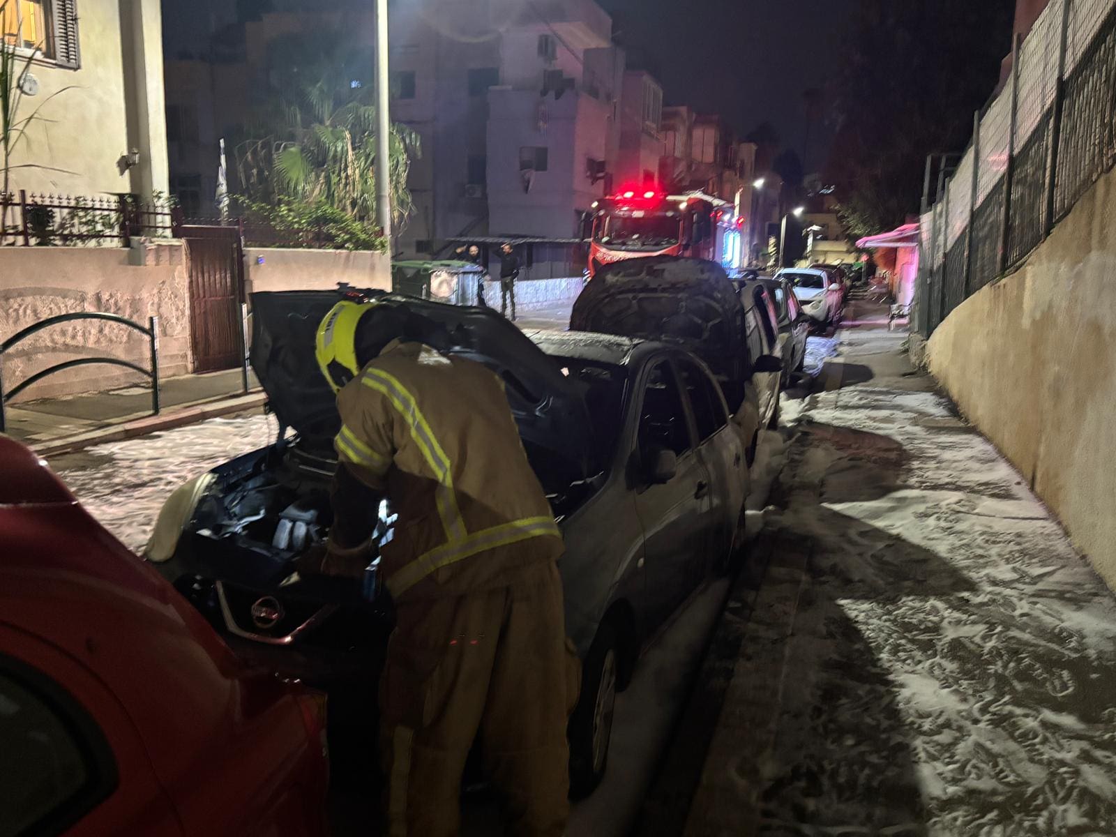כלי רכב נשרפו בחיפה (צילום: כבאות והצלה)