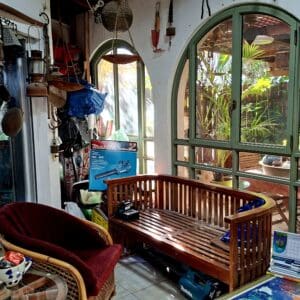 בית משה צמרת – מבואת הכניסה וממנה מבט אל החצר (צילום: רחלי אורבך)