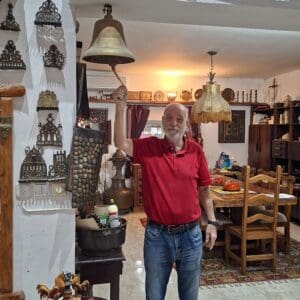 משה צמרת – הד גונג פעמון האוניה (צילום: רחלי אורבך)