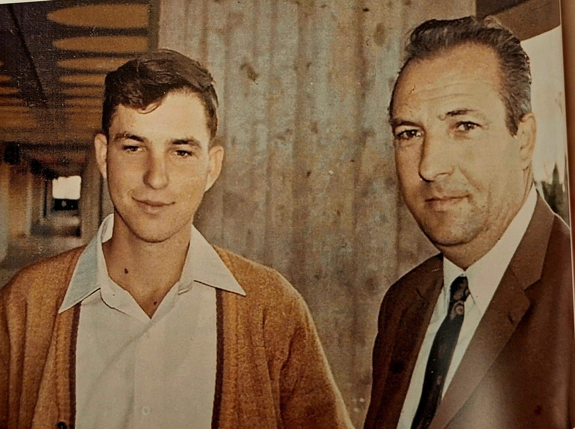 משה צמרת - תמונת נעורים עם אביו צבי (צילום: אלבום פרטי, משפ' צמרת)
