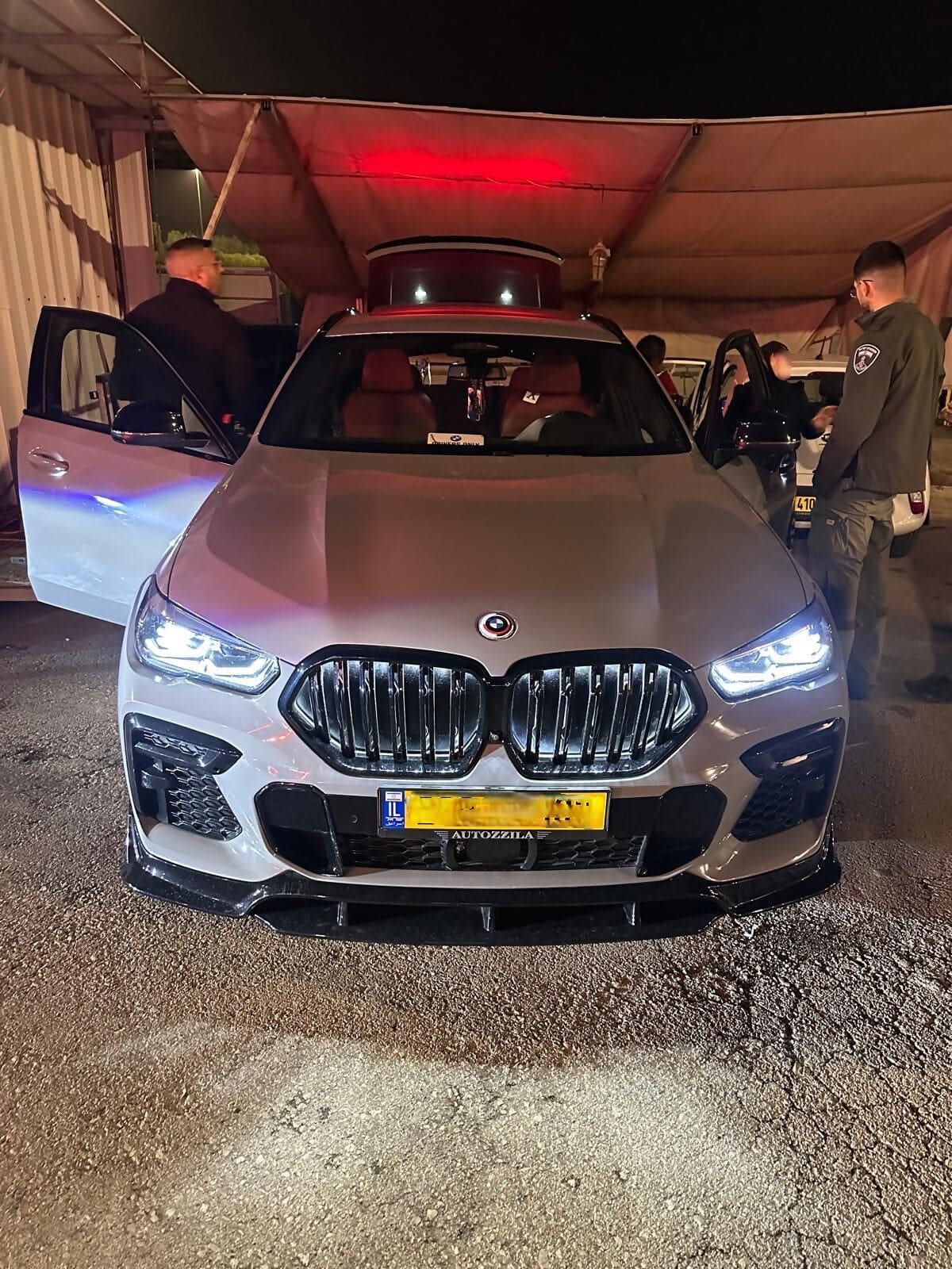 רכב מסוג BMW שעוקל (צילום: רשות המסים)