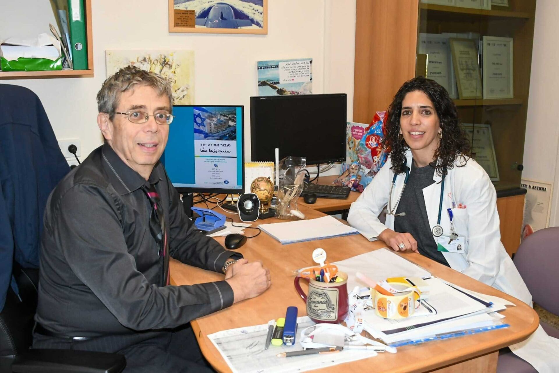 דר שירין עם מנהל המחלקה פרופ גיורא פילר (קרדיט צילום: ירון חזן דוברות כרמל)
