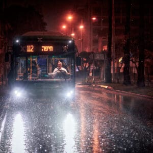 גשם, שליח, דצמבר, חג החגים, המגינים, כביש, הצפה, אוטובוס, אגד, 112, שלולית, חורף, עץ אשוח, וולט, קטנוע, חג המולד
