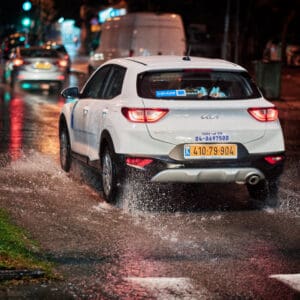 גשם, דצמבר, כביש, הצפה, שלולית, חורף, רטוב, סכנה, הצפה, הצפות, מכונית