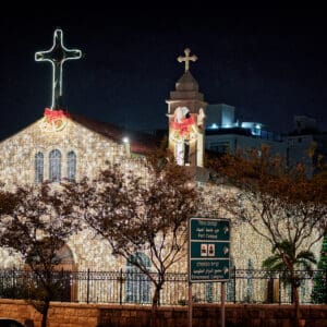 דצמבר, חג החגים, ואדי ניסנאס, קישוטים, חג המולד, סנטה, איילים, כנסייה, כריסמס