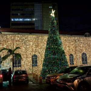 דצמבר, חג החגים, ואדי ניסנאס, קישוטים, חג המולד, סנטה, איילים, כנסייה, כריסמס