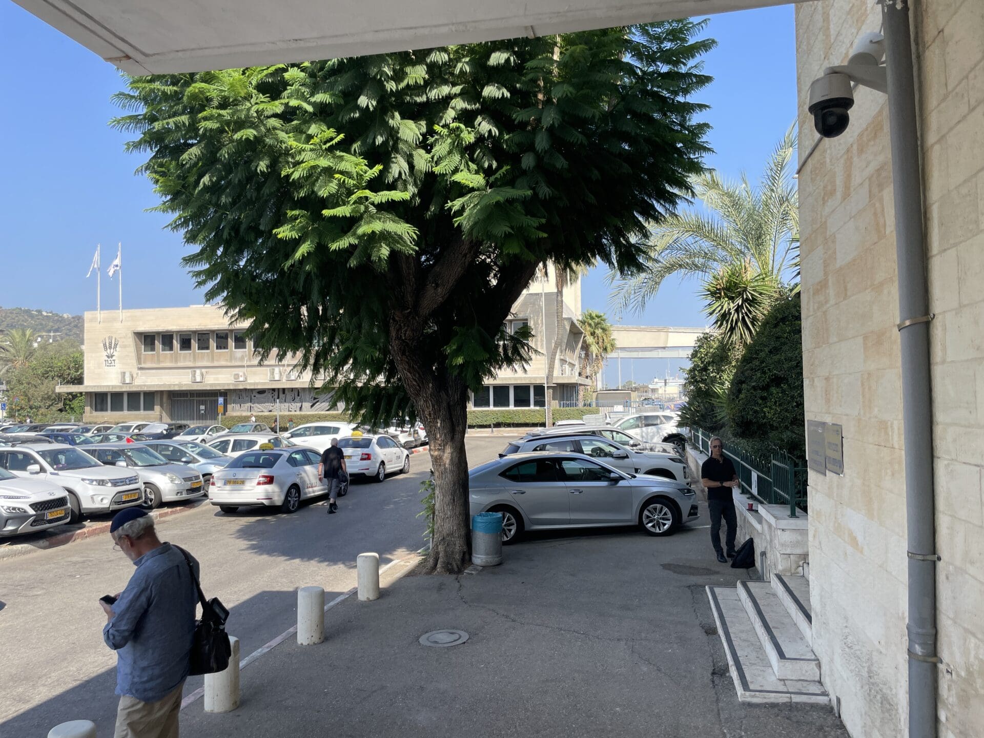 Train_station_haifa_central_ pavement1