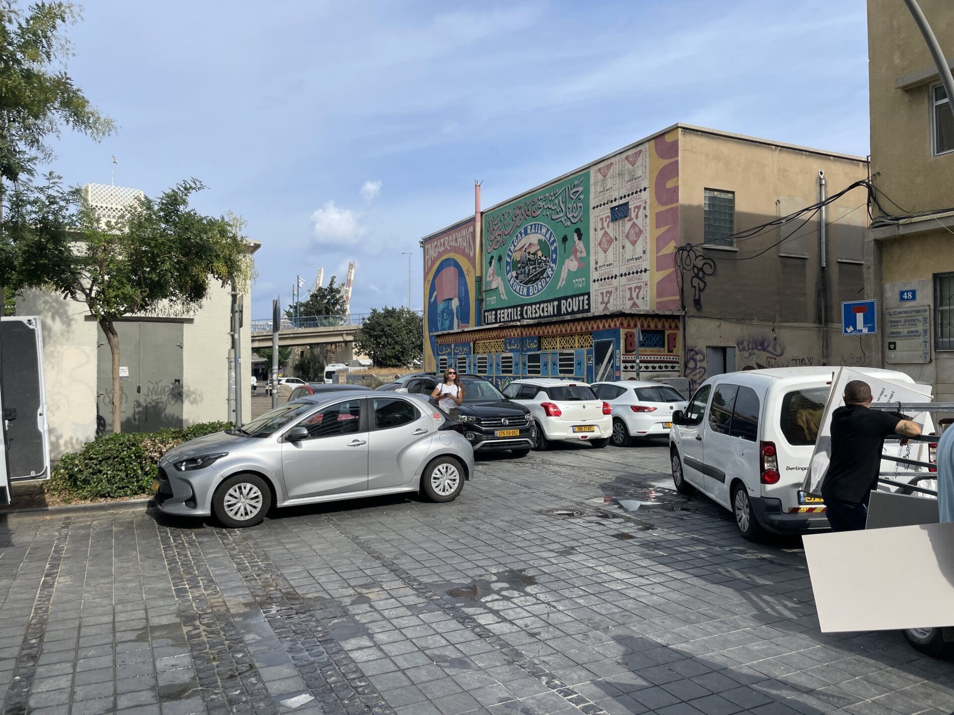 Parking_around_train_station_haifa_central1