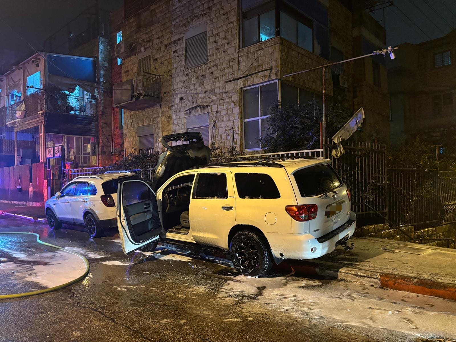 רכב נשרף בחיפה (צילום: כבאות והצלה)