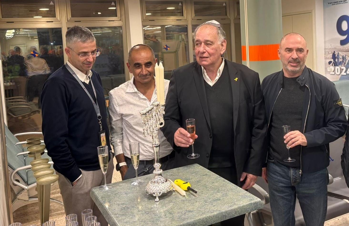 מימין גונן אוסישקין יונה יהב מאיר כהן ושרון קדמי (צילום: דוברות אייר חיפה)