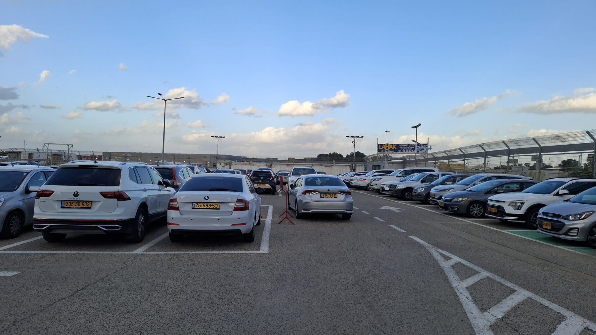 חניון נמל תעופה חיפה (צילום: סמר עודה כרנתינג'י)