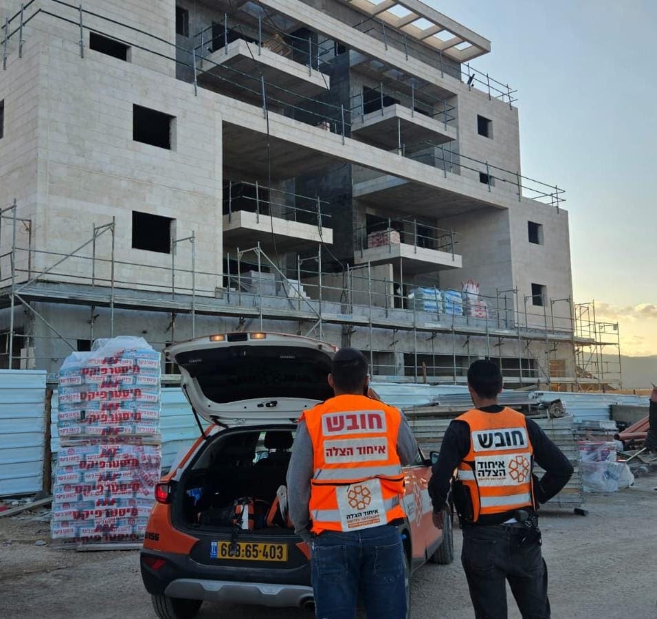 אתר בנייה ברכסים (צילום: איחוד הצלה)