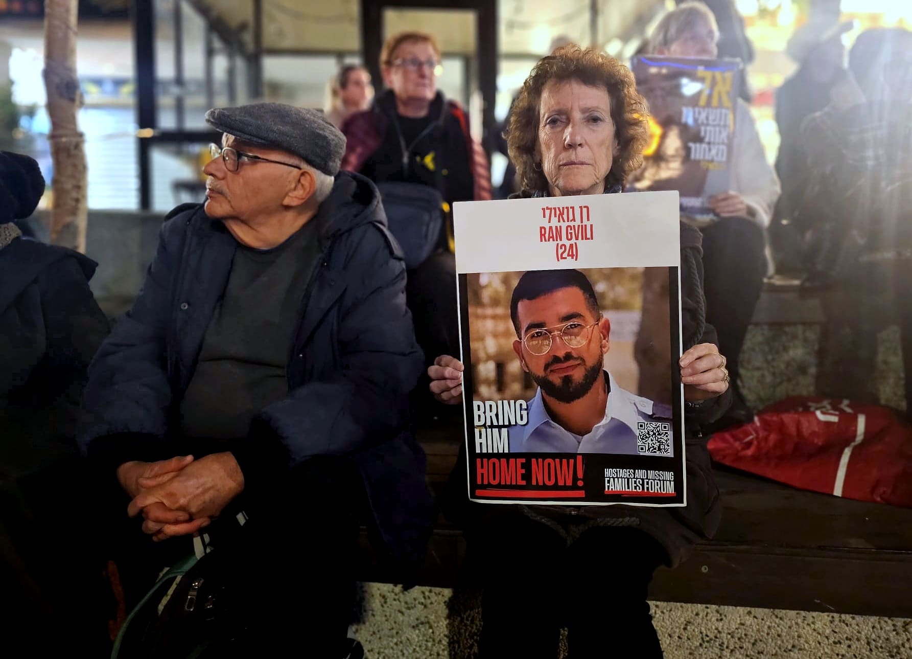 מרגש לחנוכה: הדלקת הנר החמישי לזיכרו של החטוף האחרון רן גואילי ז"ל (צילום: מירי פורת). 