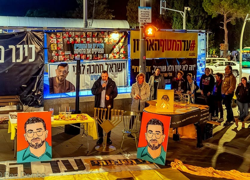 מרגש לחנוכה: הדלקת הנר החמישי לזיכרו של החטוף האחרון רן גואילי ז"ל (צילום: דן דמבו). 