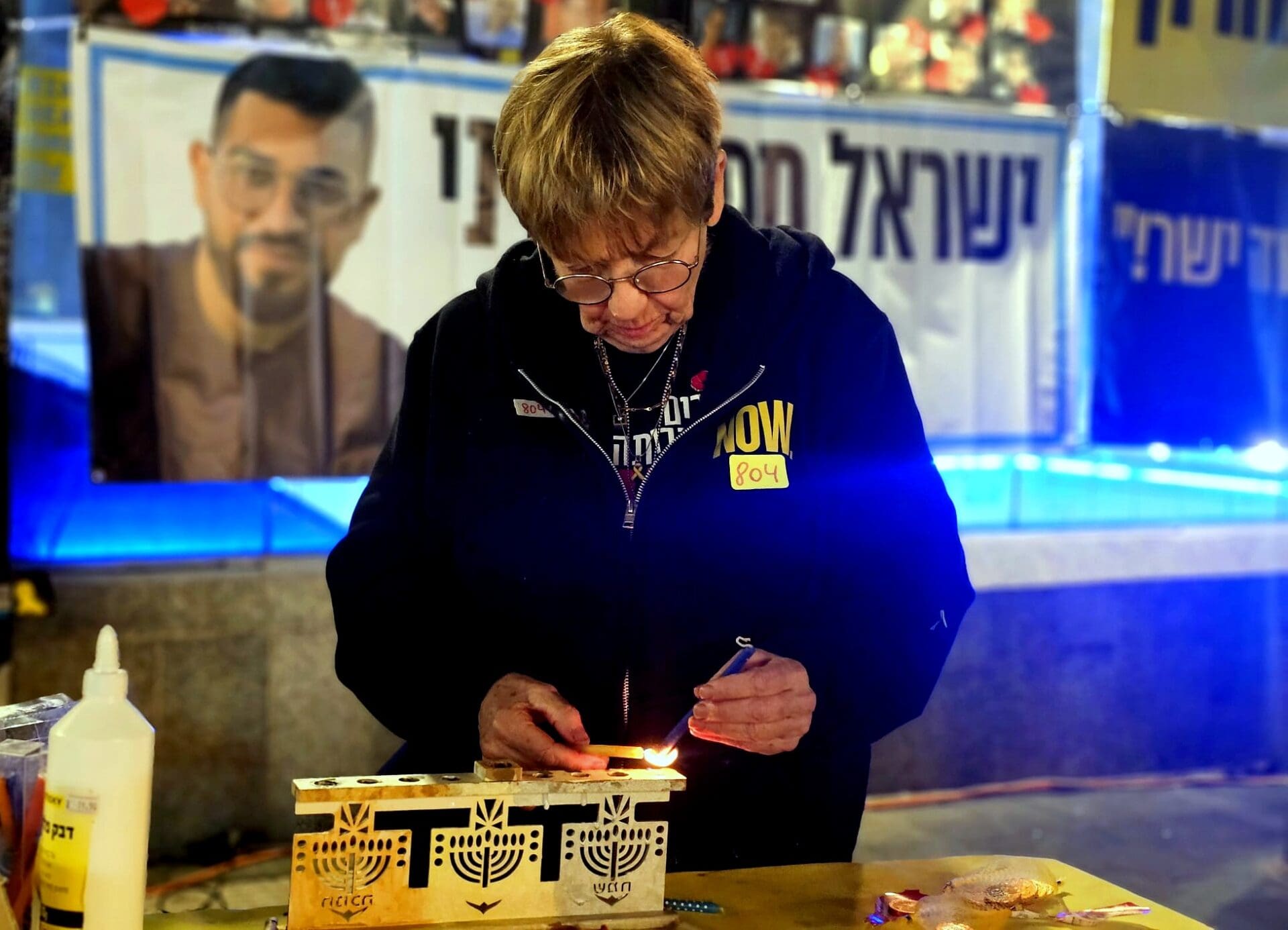 מרגש לחנוכה: הדלקת הנר החמישי לזיכרו של החטוף האחרון רן גואילי ז"ל (צילום: מירי פורת). 