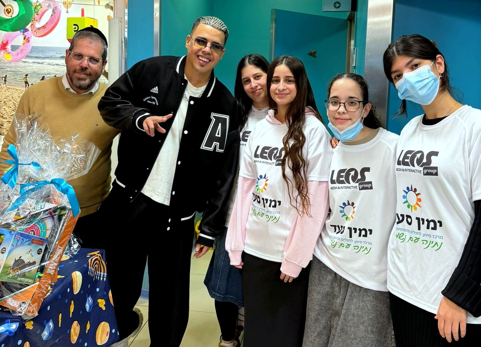 חג החנוכה: מתנדבי "ימין סעד" ו"סטטיק" שימחו את הילדים המאושפזים במח' האונקולוגית ברמב״ם (צילום: דוברות עמותת "ימין סעד").