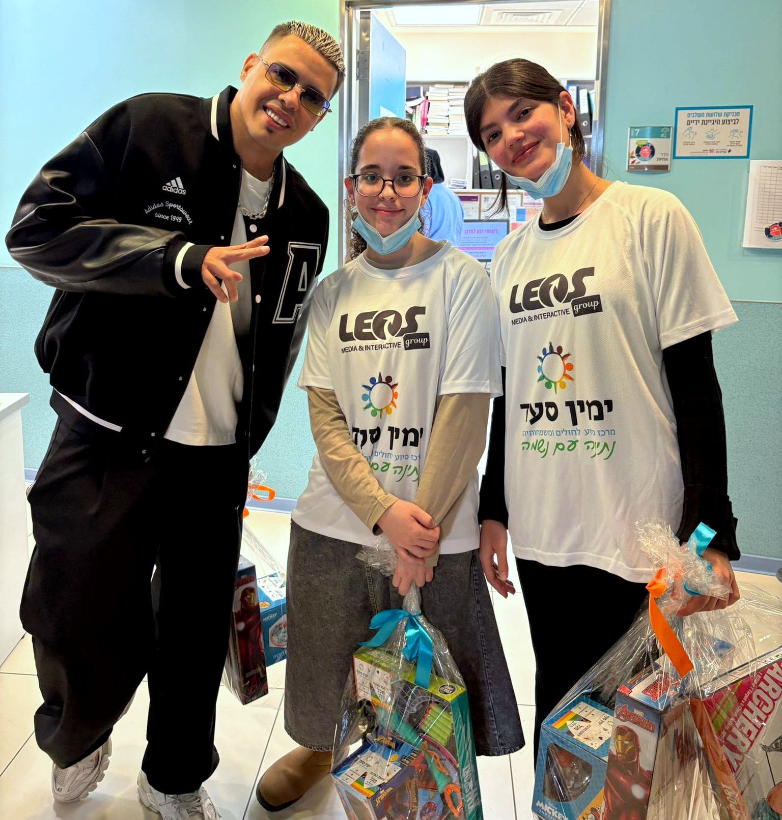 חג החנוכה: מתנדבי "ימין סעד" ו"סטטיק" שימחו את הילדים המאושפזים במח' האונקולוגית ברמב״ם (צילום: דוברות עמותת "ימין סעד").