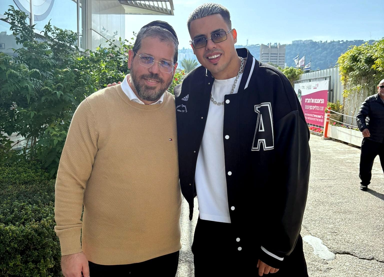 חג החנוכה: מתנדבי "ימין סעד" ו"סטטיק" שימחו את הילדים המאושפזים במח' האונקולוגית ברמב״ם (צילום: דוברות עמותת "ימין סעד").