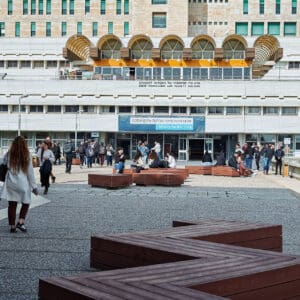 רפואה, השכלה גבוהה, אוניברסיטה, מגדל אשכול, רב תכליתי, אקדמי, לימודים, פקולטה, פקולטות,תואר, סטודנט, רכס הכרמל, הר הכרמל, פארק הכרמל, מפרץ חיפה, מבט פנורמי, קו רקיע, אוסקר נימאייר, ברוטליזם, בטון חשוף, בניין המדרגה, הספרייה המרכזית, מוזיאון הכט, מעונות, רכבלית, מחקר, מעבדות, רב-תרבותיות, תואר ראשון, תואר שני, דוקטורט, חוקרים, מרצים, אקדמיה, למיד