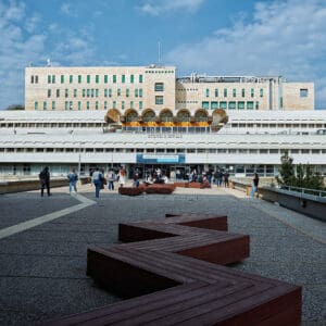 רפואה, השכלה גבוהה, אוניברסיטה, מגדל אשכול, רב תכליתי, אקדמי, לימודים, פקולטה, פקולטות,תואר, סטודנט, רכס הכרמל, הר הכרמל, פארק הכרמל, מפרץ חיפה, מבט פנורמי, קו רקיע, אוסקר נימאייר, ברוטליזם, בטון חשוף, בניין המדרגה, הספרייה המרכזית, מוזיאון הכט, מעונות, רכבלית, מחקר, מעבדות, רב-תרבותיות, תואר ראשון, תואר שני, דוקטורט, חוקרים, מרצים, אקדמיה, למיד