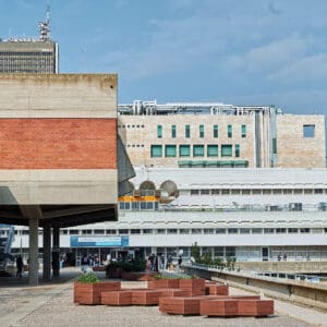 רפואה, השכלה גבוהה, אוניברסיטה, מגדל אשכול, רב תכליתי, אקדמי, לימודים, פקולטה, פקולטות,תואר, סטודנט, רכס הכרמל, הר הכרמל, פארק הכרמל, מפרץ חיפה, מבט פנורמי, קו רקיע, אוסקר נימאייר, ברוטליזם, בטון חשוף, בניין המדרגה, הספרייה המרכזית, מוזיאון הכט, מעונות, רכבלית, מחקר, מעבדות, רב-תרבותיות, תואר ראשון, תואר שני, דוקטורט, חוקרים, מרצים, אקדמיה, למיד