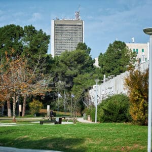 רפואה, השכלה גבוהה, אוניברסיטה, מגדל אשכול, רב תכליתי, אקדמי, לימודים, פקולטה, פקולטות,תואר, סטודנט, רכס הכרמל, הר הכרמל, פארק הכרמל, מפרץ חיפה, מבט פנורמי, קו רקיע, אוסקר נימאייר, ברוטליזם, בטון חשוף, בניין המדרגה, הספרייה המרכזית, מוזיאון הכט, מעונות, רכבלית, מחקר, מעבדות, רב-תרבותיות, תואר ראשון, תואר שני, דוקטורט, חוקרים, מרצים, אקדמיה, למיד