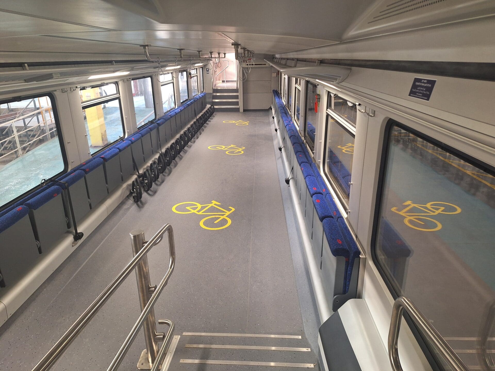 קרונות אופניים חדשים (צילום: רכבת ישראל)
