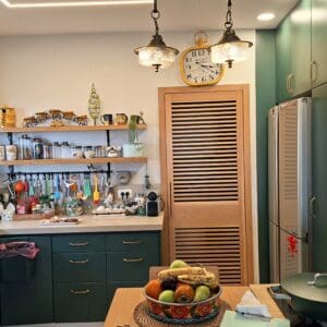 בבית ליזט ממן פוגל – המטבח הנושא עימו שאלה נושנה אחת פשוטה "הילדים אכלו?" (צילום: רחלי אורבך)