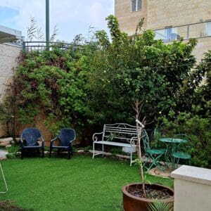 בבית ליזט ממן פוגל – חצר הגינה העליונה (צילום: רחלי אורבך)