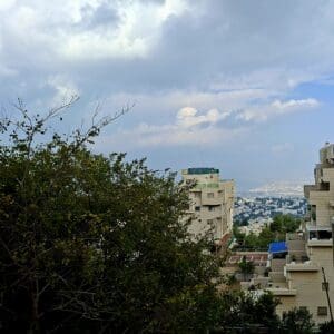 בבית ליזט ממן פוגל – הנוף הנשקף: עיר, ים ושמיים (צילום: רחלי אורבך)