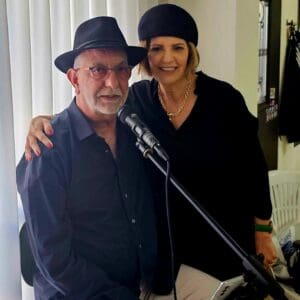 בבית ליזט ממן פוגל – ליזט עם אחיה (צילום: אלבום פרטי, משפ' ממן)
