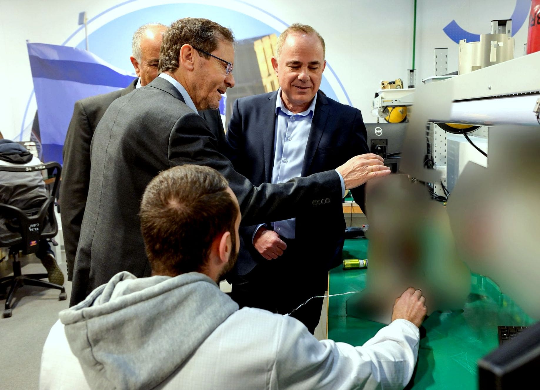 נשיא המדינה יצחק הרצוג ביקר ברפאל (צילום: אבי קנר).